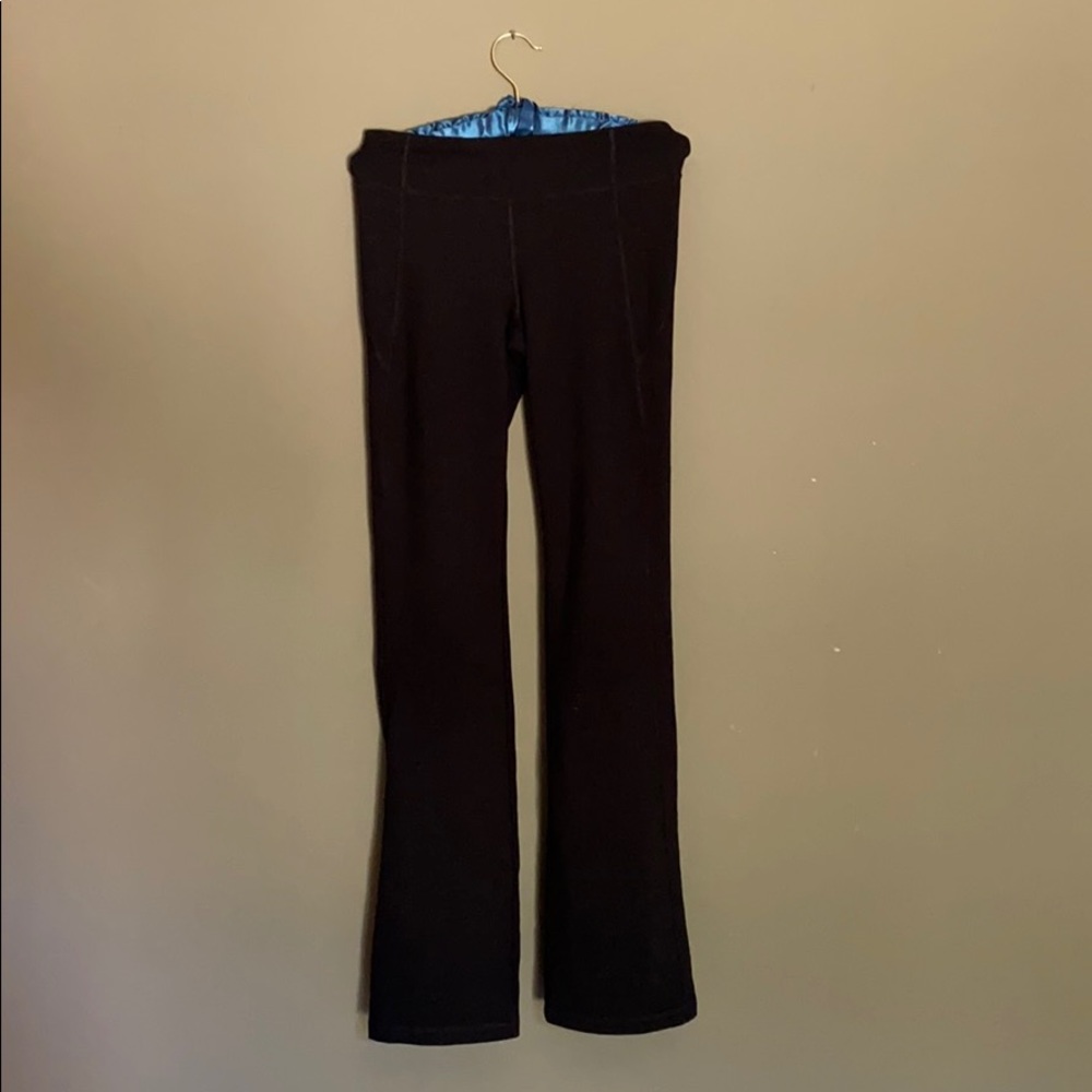 Black under armor yoga pants